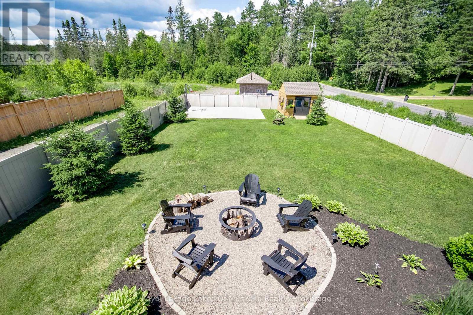 75 Selkirk Drive, Huntsville, Ontario  P1H 0C6 - Photo 9 - X12483299