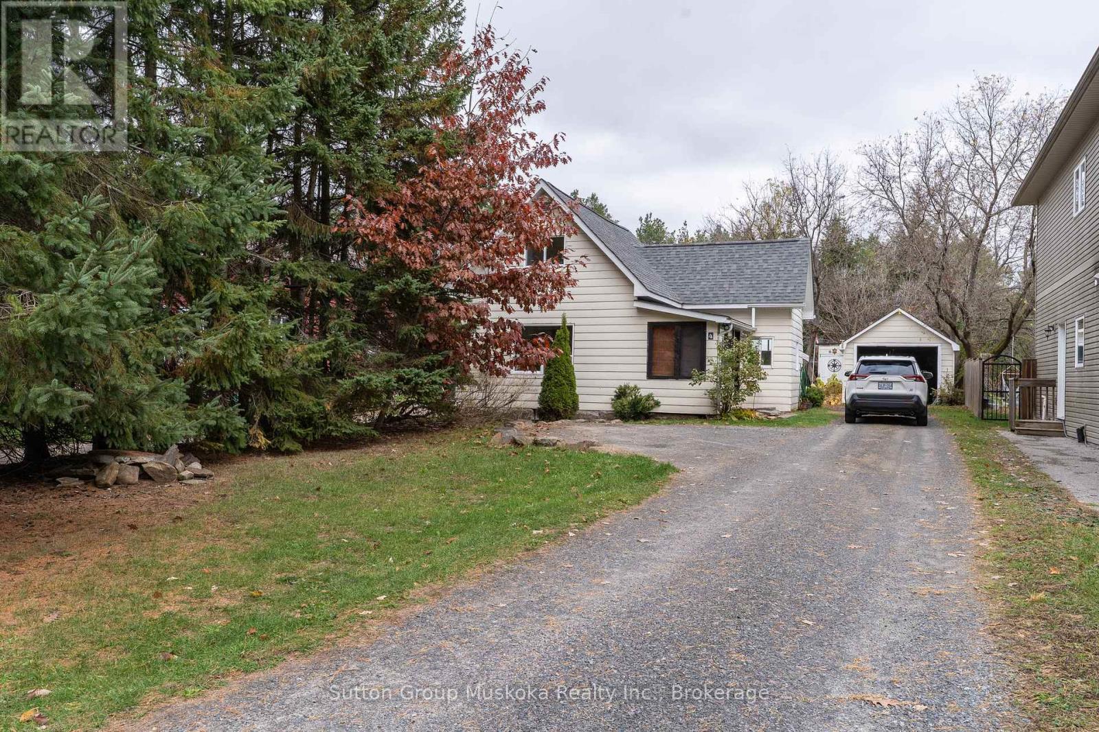 4 Thunder Bridge Court S, Huntsville, Ontario  P1H 1M1 - Photo 1 - X12483628