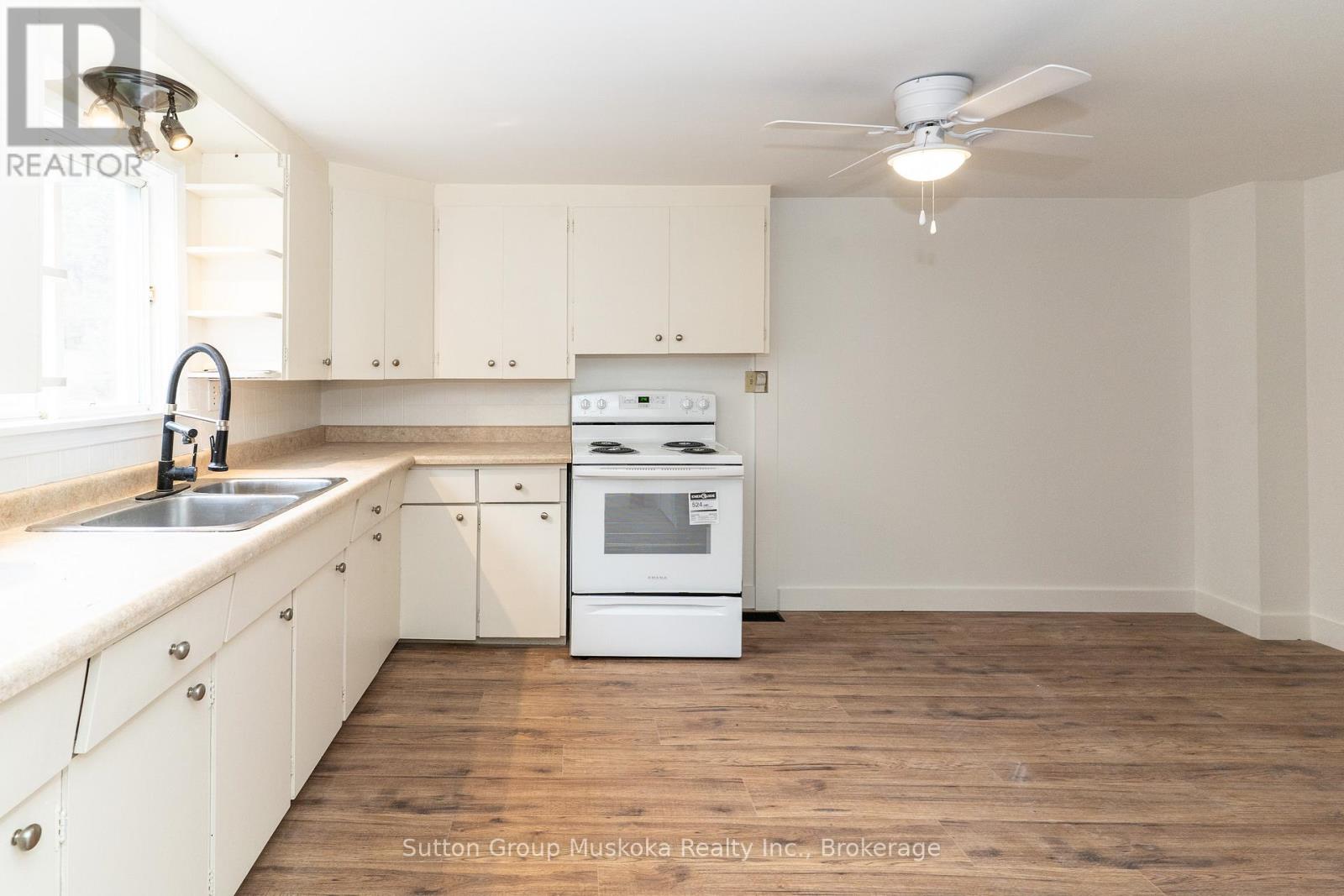 4 Thunder Bridge Court S, Huntsville, Ontario  P1H 1M1 - Photo 20 - X12483628