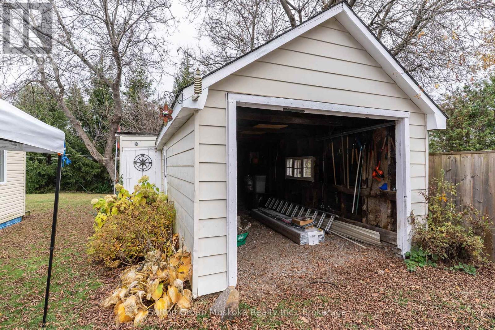 4 Thunder Bridge Court S, Huntsville, Ontario  P1H 1M1 - Photo 4 - X12483628