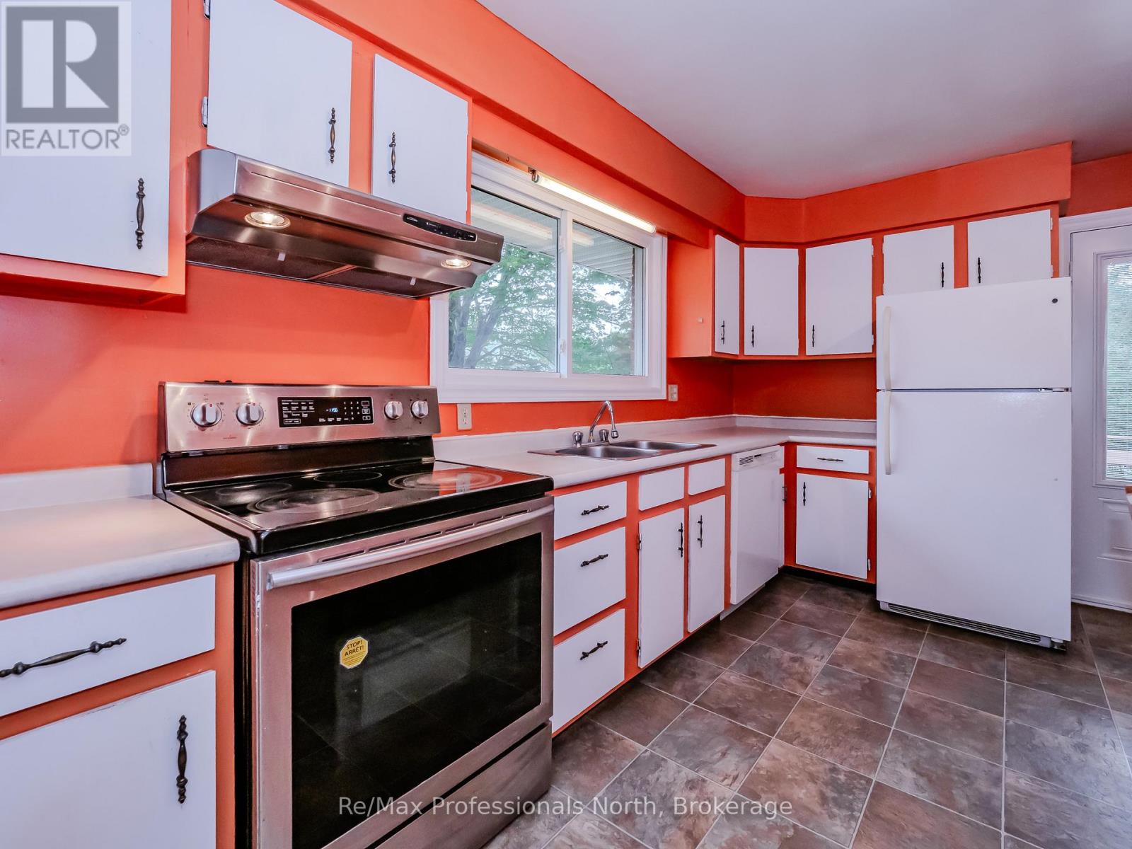 600 David Street, Gravenhurst, Ontario  P1P 1M2 - Photo 12 - X12484915