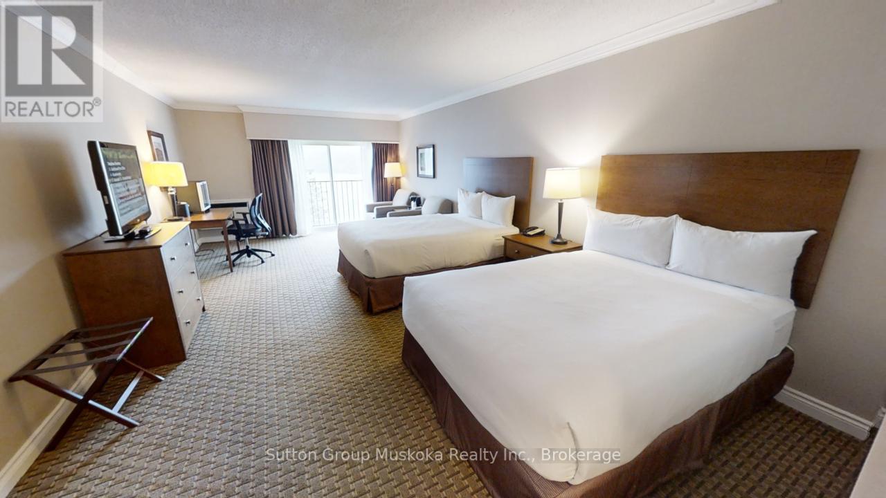 402 - 402 Bayshore - Deerhurst Drive, Huntsville, Ontario  P1H 2E8 - Photo 1 - X12485746