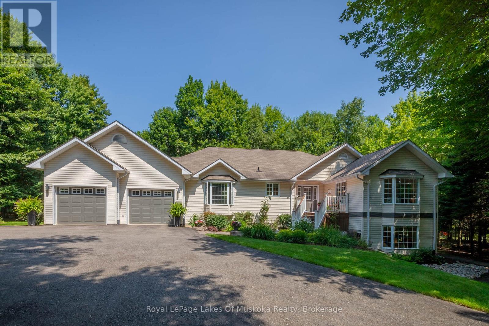 24 Birchwood Crescent, Huntsville, Ontario  P1H 0A6 - Photo 1 - X12490284
