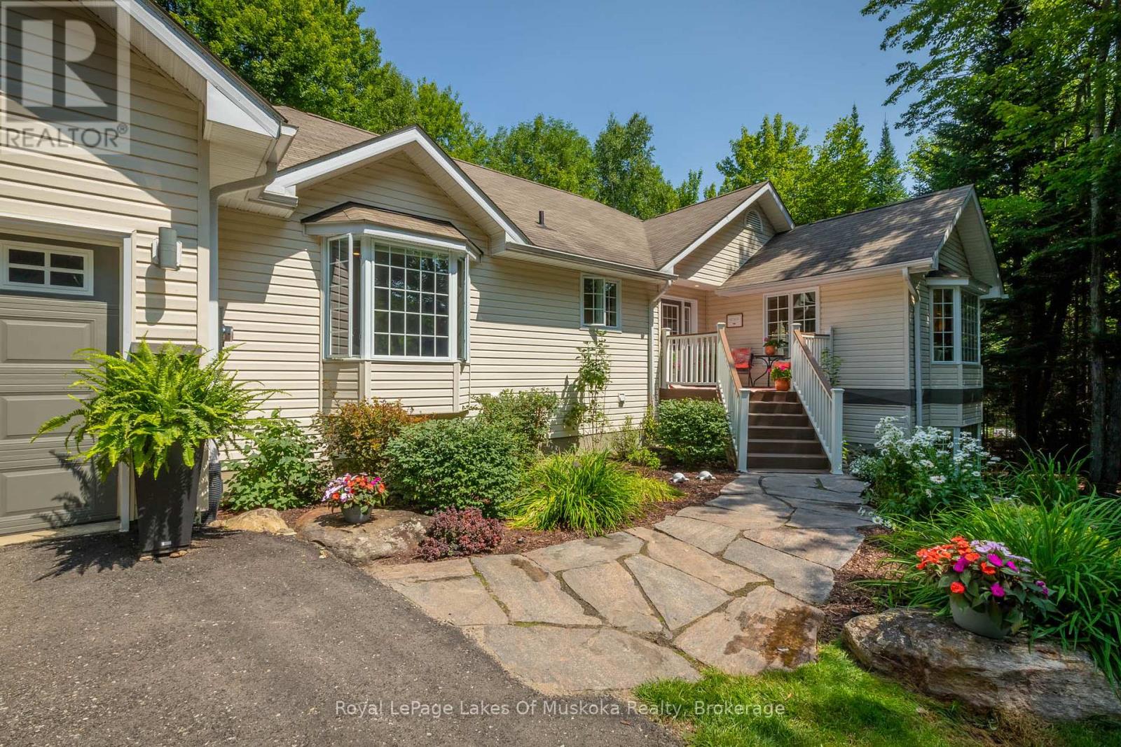 24 Birchwood Crescent, Huntsville, Ontario  P1H 0A6 - Photo 2 - X12490284