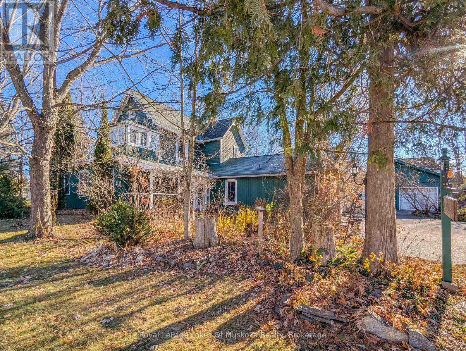 86 Quebec Street, Bracebridge, Ontario  P1L 2A4 - Photo 1 - X12492138