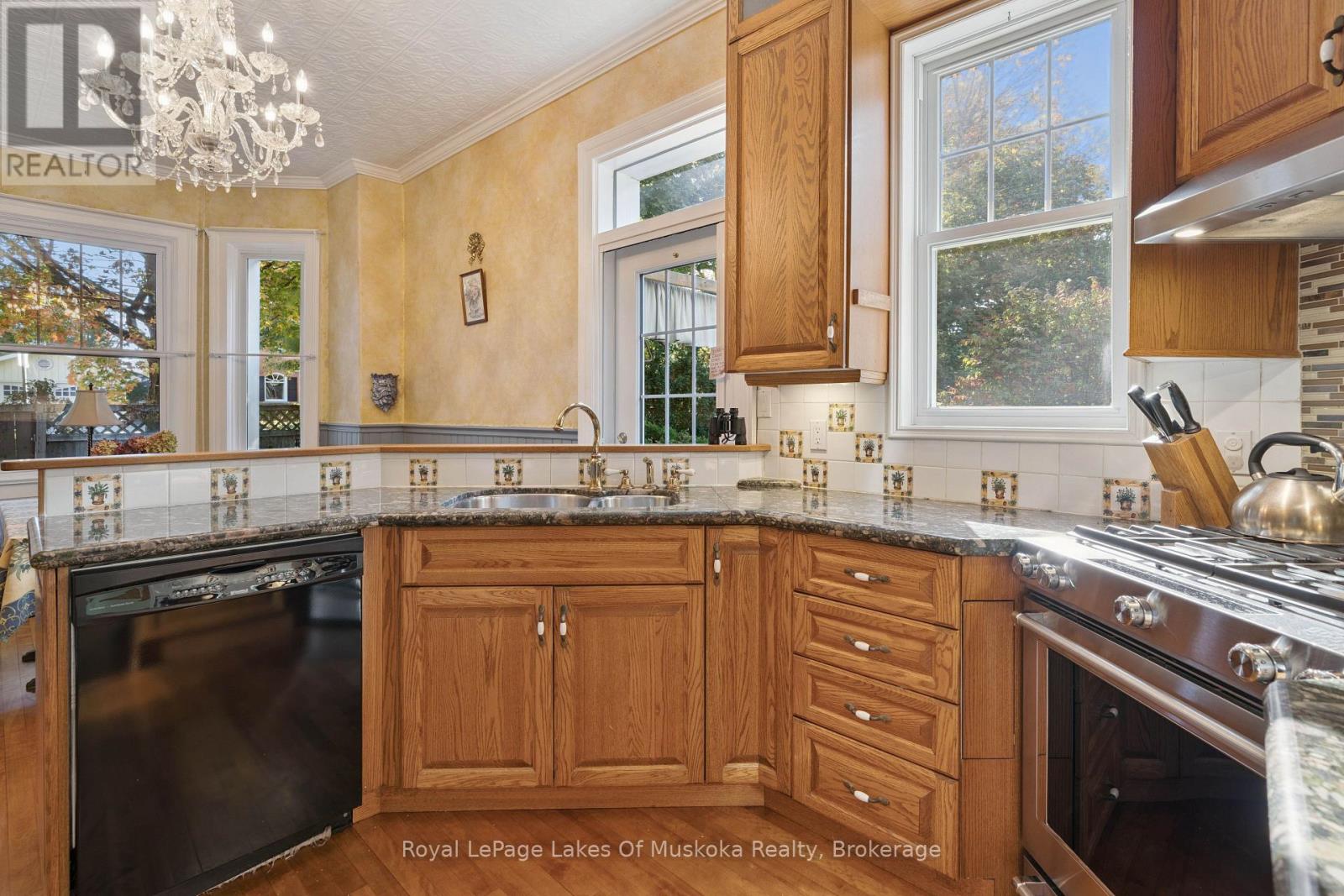 86 Quebec Street, Bracebridge, Ontario  P1L 2A4 - Photo 13 - X12492138