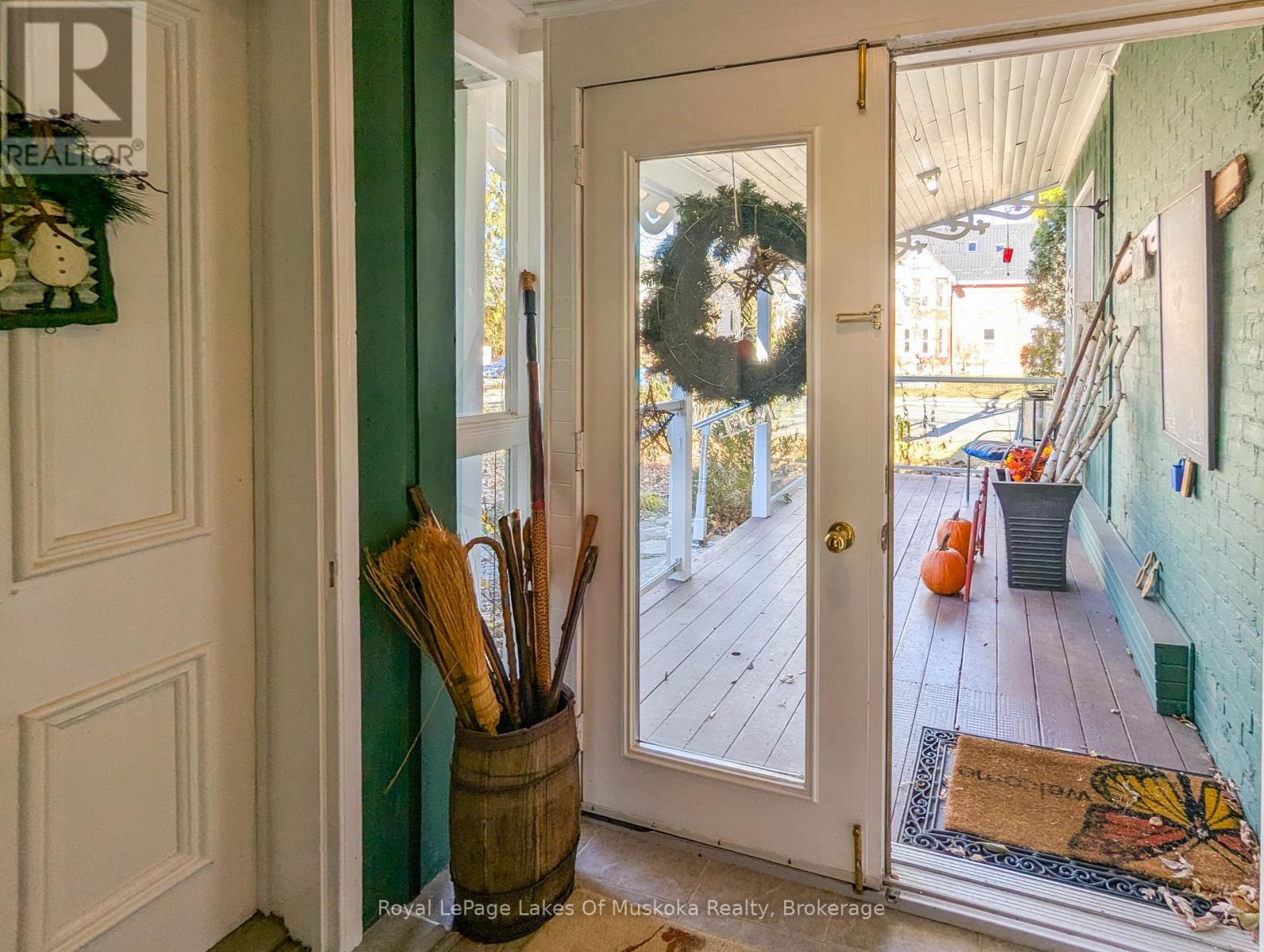 86 Quebec Street, Bracebridge, Ontario  P1L 2A4 - Photo 2 - X12492138