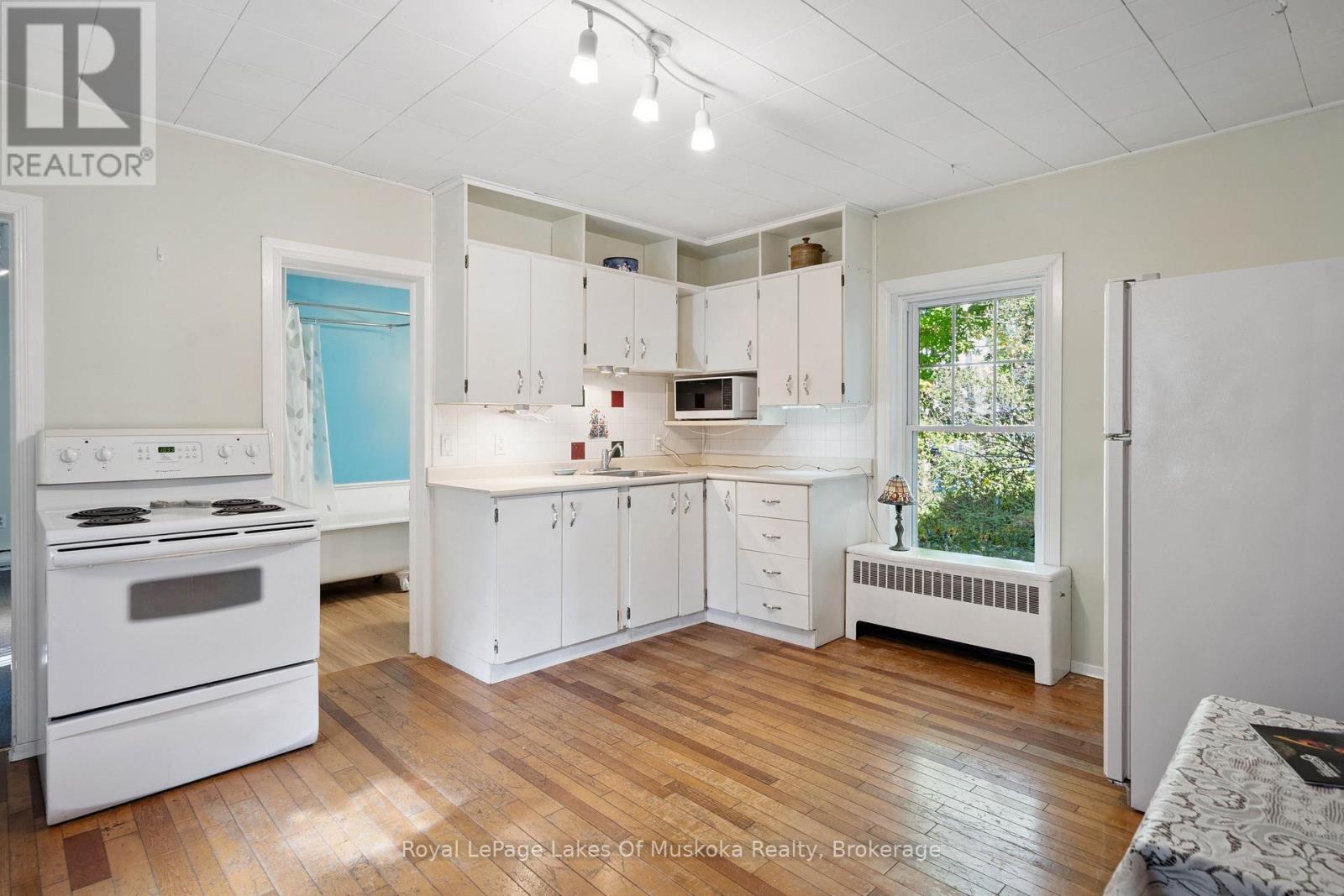 86 Quebec Street, Bracebridge, Ontario  P1L 2A4 - Photo 27 - X12492138