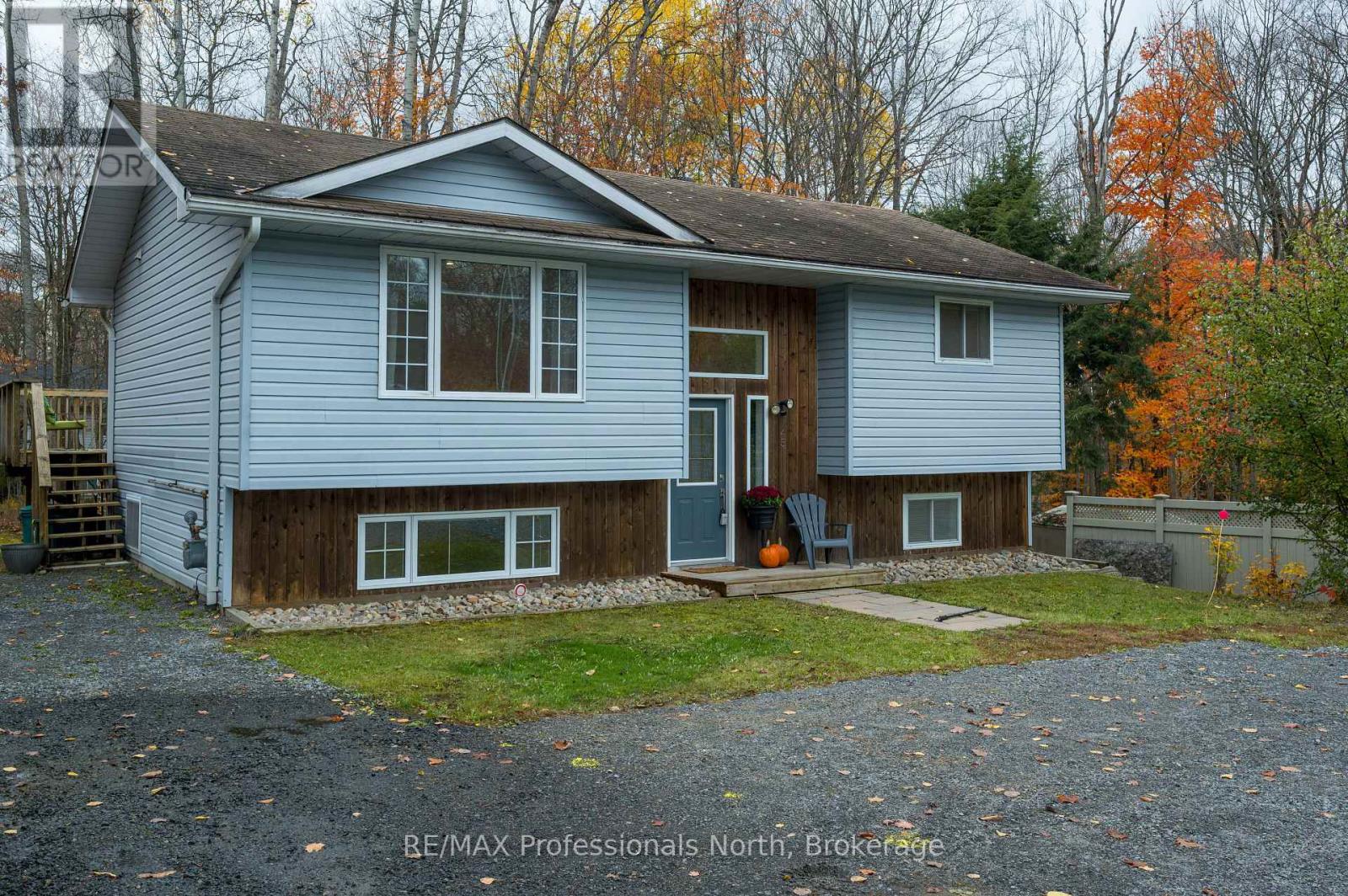 45 Yonge Street S, Huntsville, Ontario  P1H 1V1 - Photo 1 - X12493570