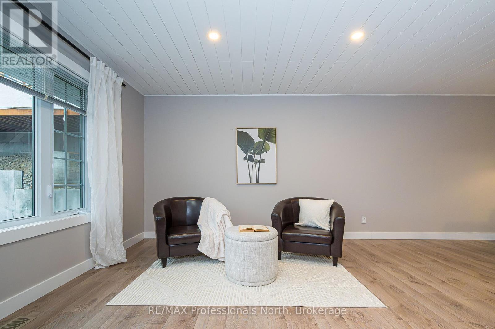 45 Yonge Street S, Huntsville, Ontario  P1H 1V1 - Photo 5 - X12493570