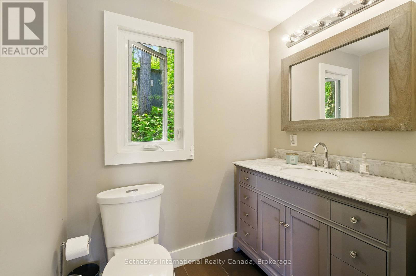 6394 Go Home Lake Shore, Georgian Bay, Ontario  L0K 1S0 - Photo 16 - X12496144