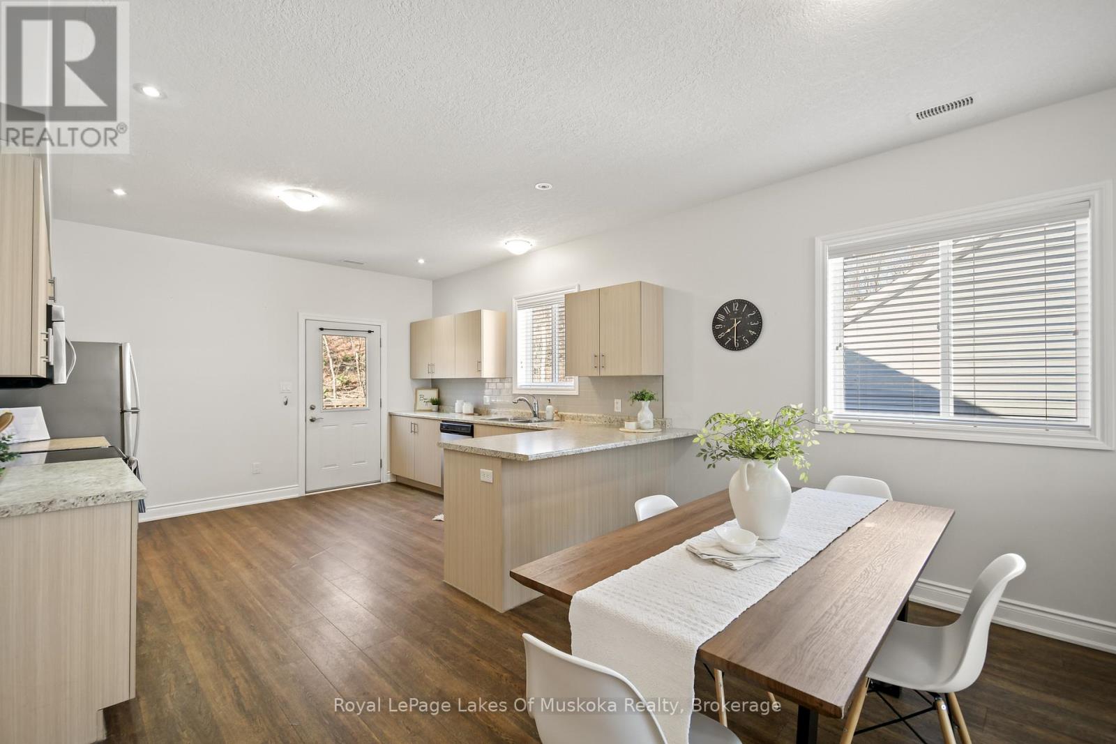 12 Macarthur Drive, Bracebridge, Ontario  P1L 0A8 - Photo 7 - X12497484