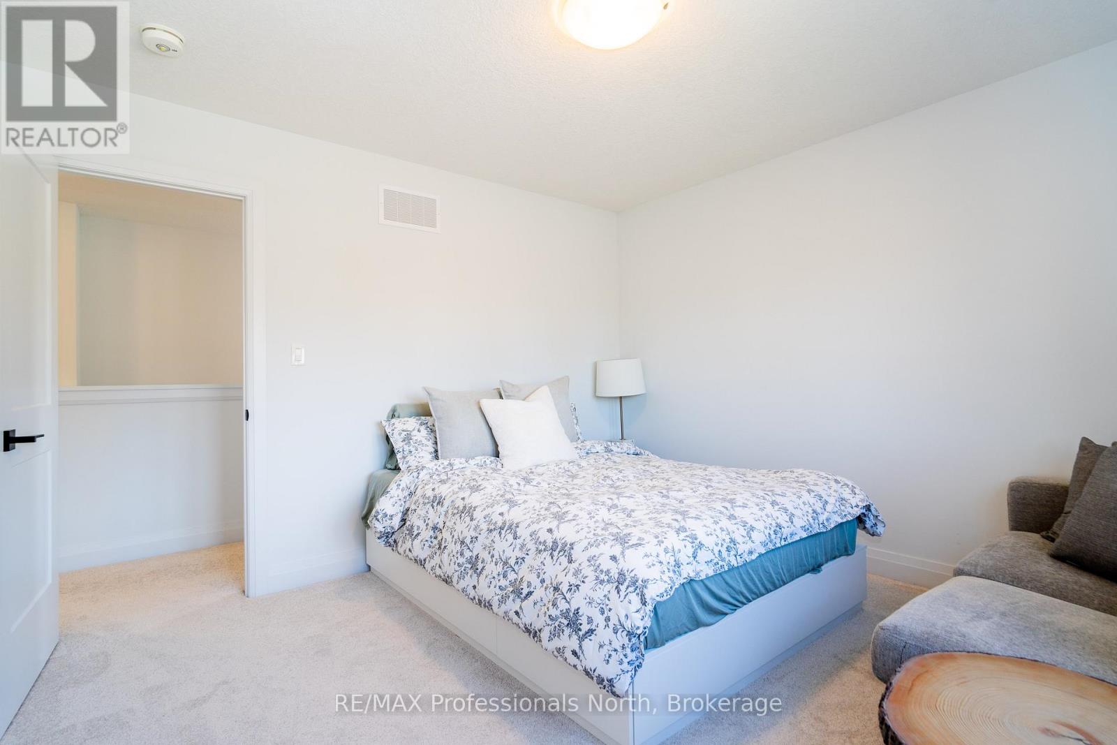 35 Woodstream Drive, Huntsville, Ontario  P0A 1B7 - Photo 12 - X12498388