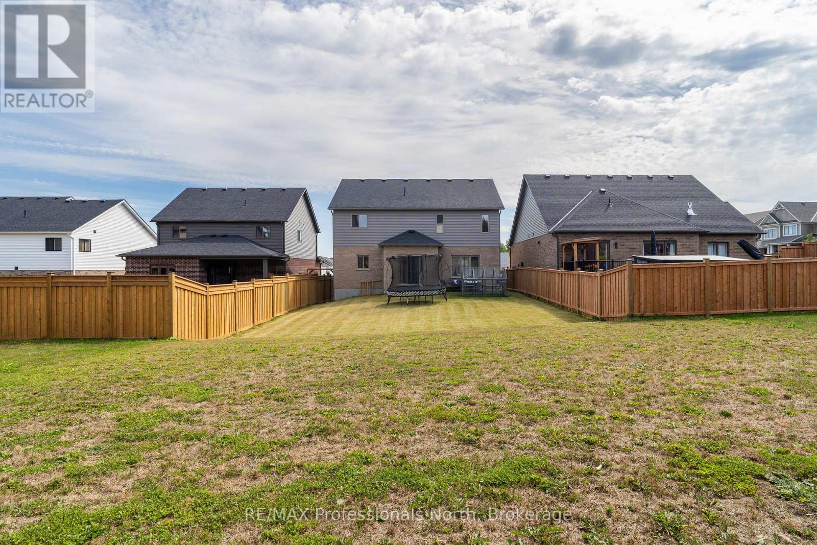 35 Woodstream Drive, Huntsville, Ontario  P0A 1B7 - Photo 32 - X12498388