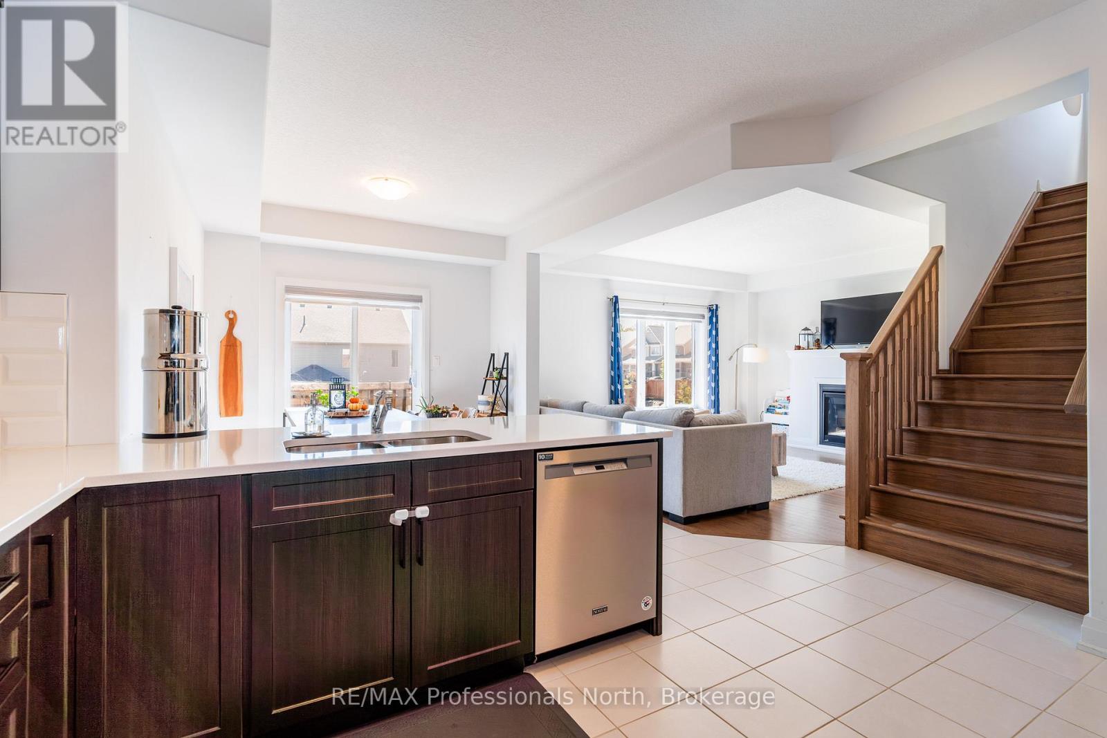 35 Woodstream Drive, Huntsville, Ontario  P0A 1B7 - Photo 7 - X12498388