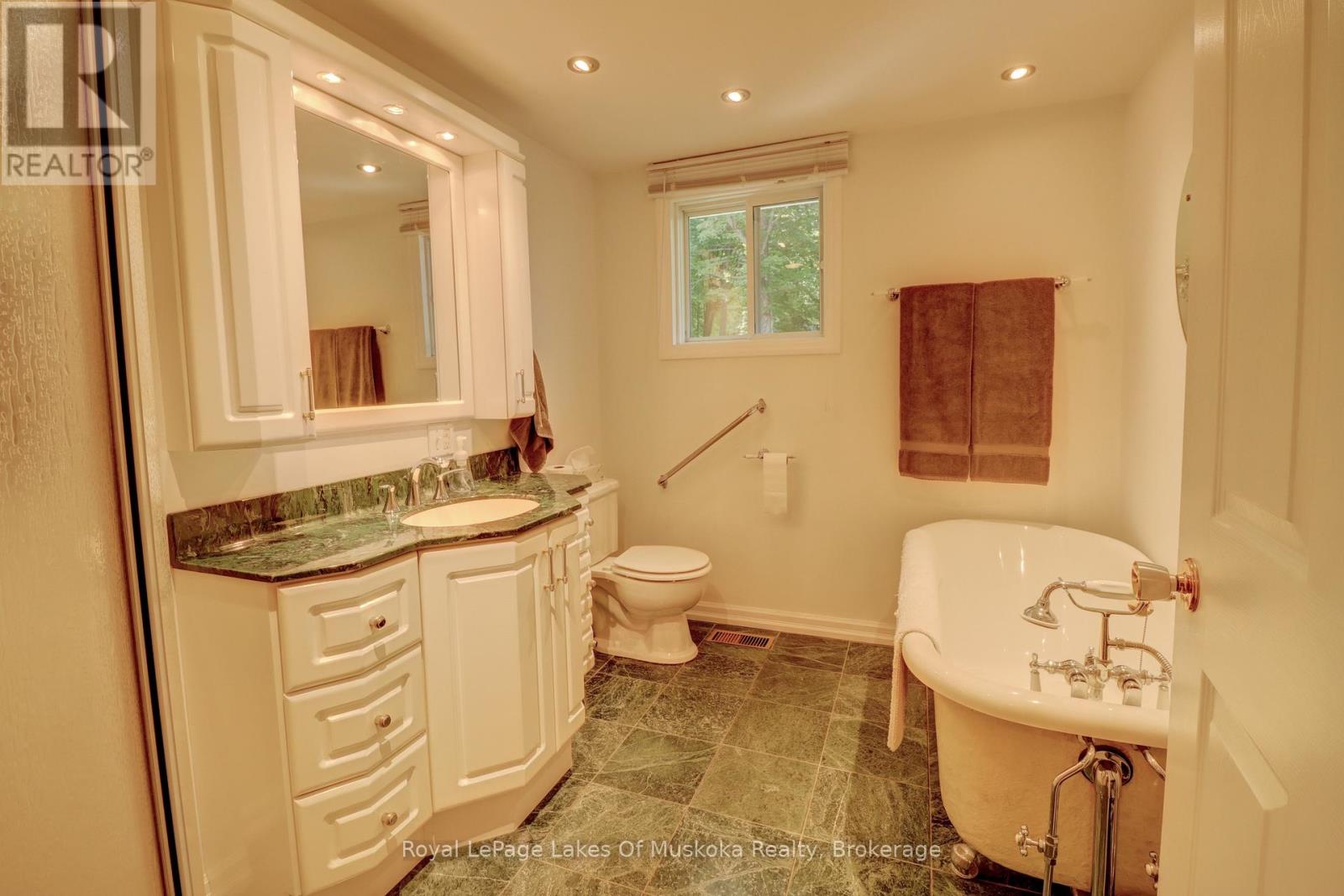 63 Florence Street W, Huntsville, Ontario  P1H 1V4 - Photo 10 - X12501694