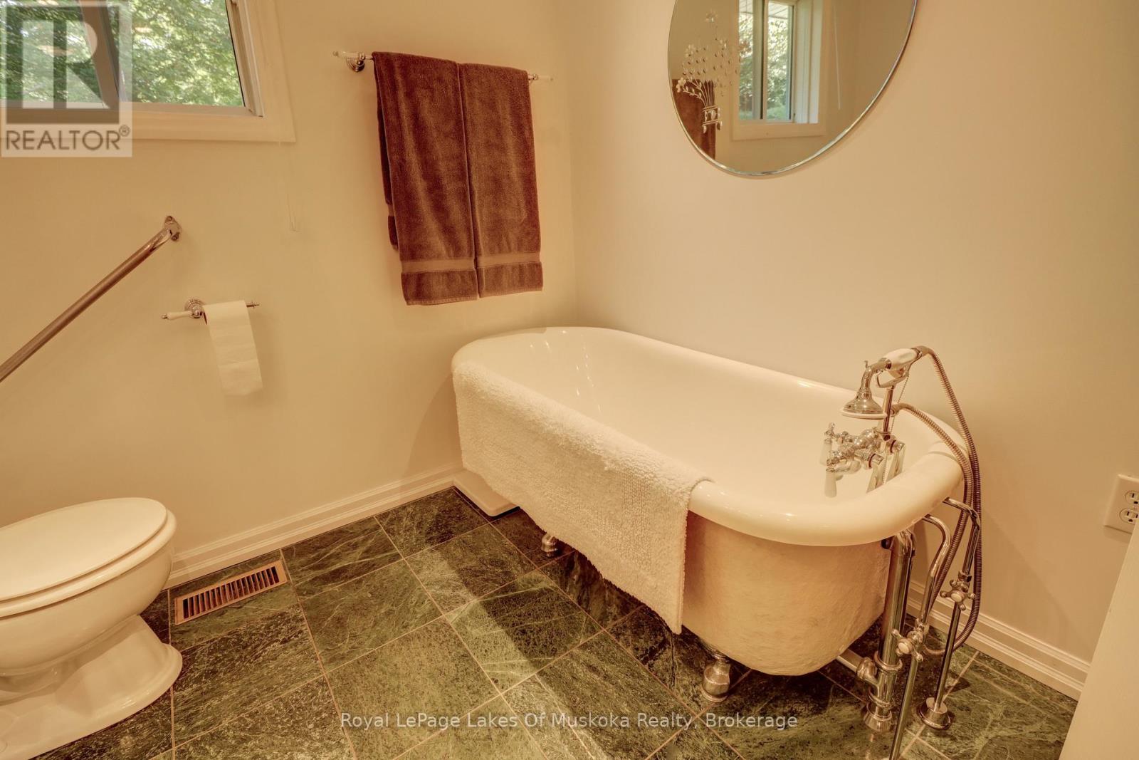 63 Florence Street W, Huntsville, Ontario  P1H 1V4 - Photo 11 - X12501694