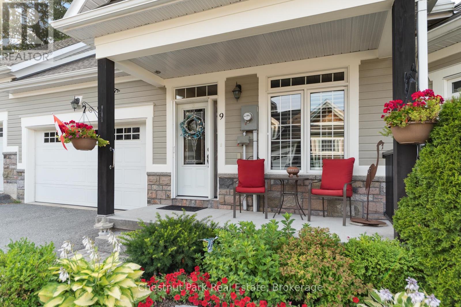 9 Stormont Court, Bracebridge, Ontario  P1L 0B7 - Photo 2 - X12509444