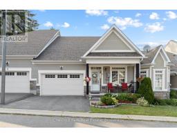 9 STORMONT COURT, Bracebridge, Ontario
