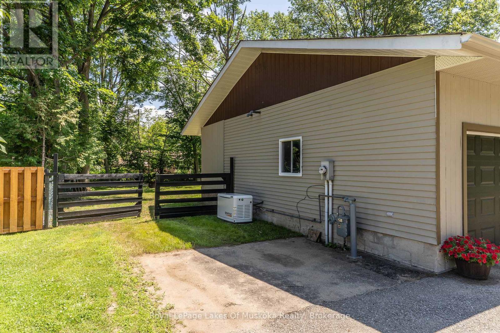 220 Alexander Street, Gravenhurst, Ontario  P1P 1A6 - Photo 35 - X12509744