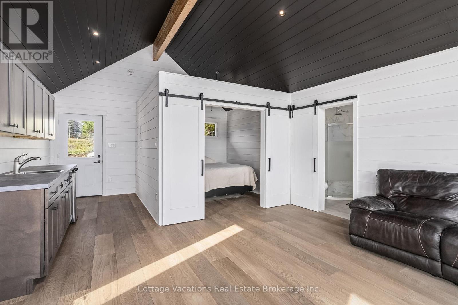 1111 Lakeshore Drive, Gravenhurst, Ontario  P1P 1R2 - Photo 30 - X12509950