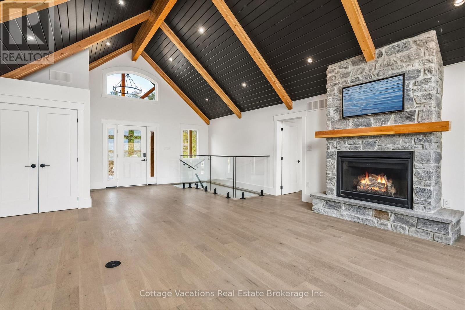 1111 Lakeshore Drive, Gravenhurst, Ontario  P1P 1R2 - Photo 9 - X12509950