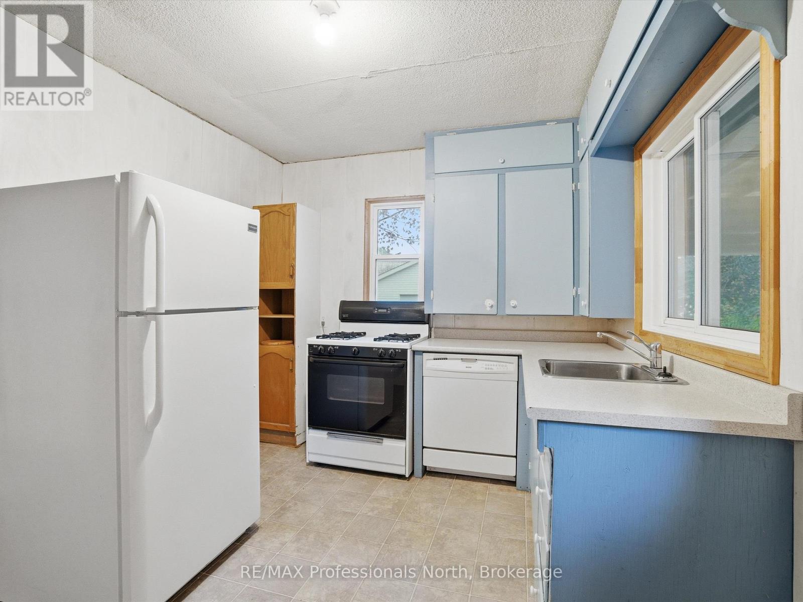 25 Cann Street, Huntsville, Ontario  P1H 1K7 - Photo 6 - X12511984