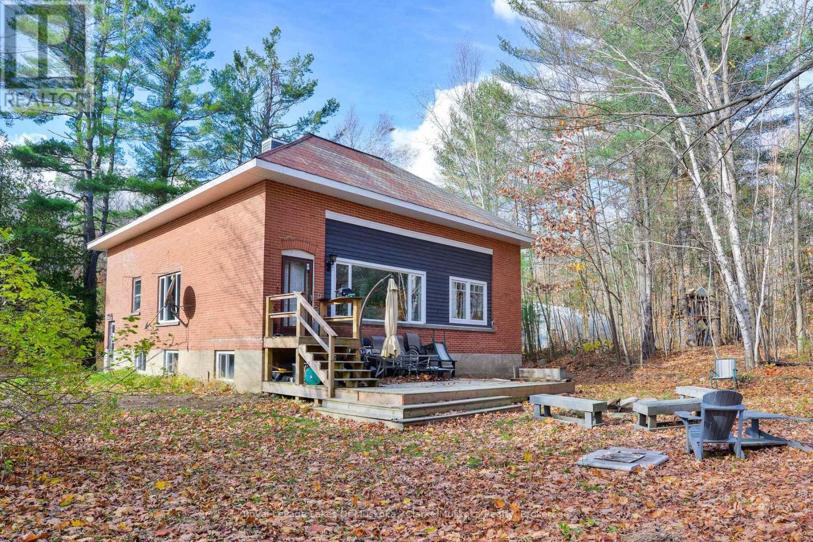 2026 Peninsula Road, Muskoka Lakes, Ontario  P0B 1G0 - Photo 13 - X12513288