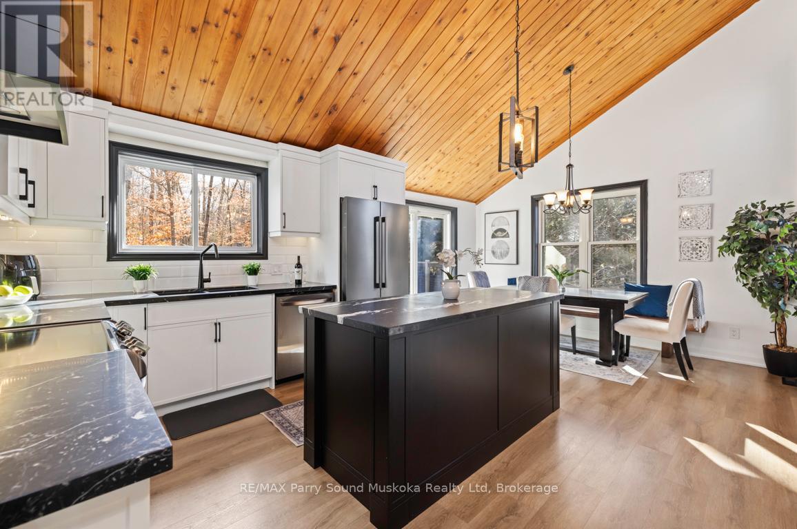 336 Clear Lake Road, Seguin, Ontario  P2A 2W8 - Photo 13 - X12516016