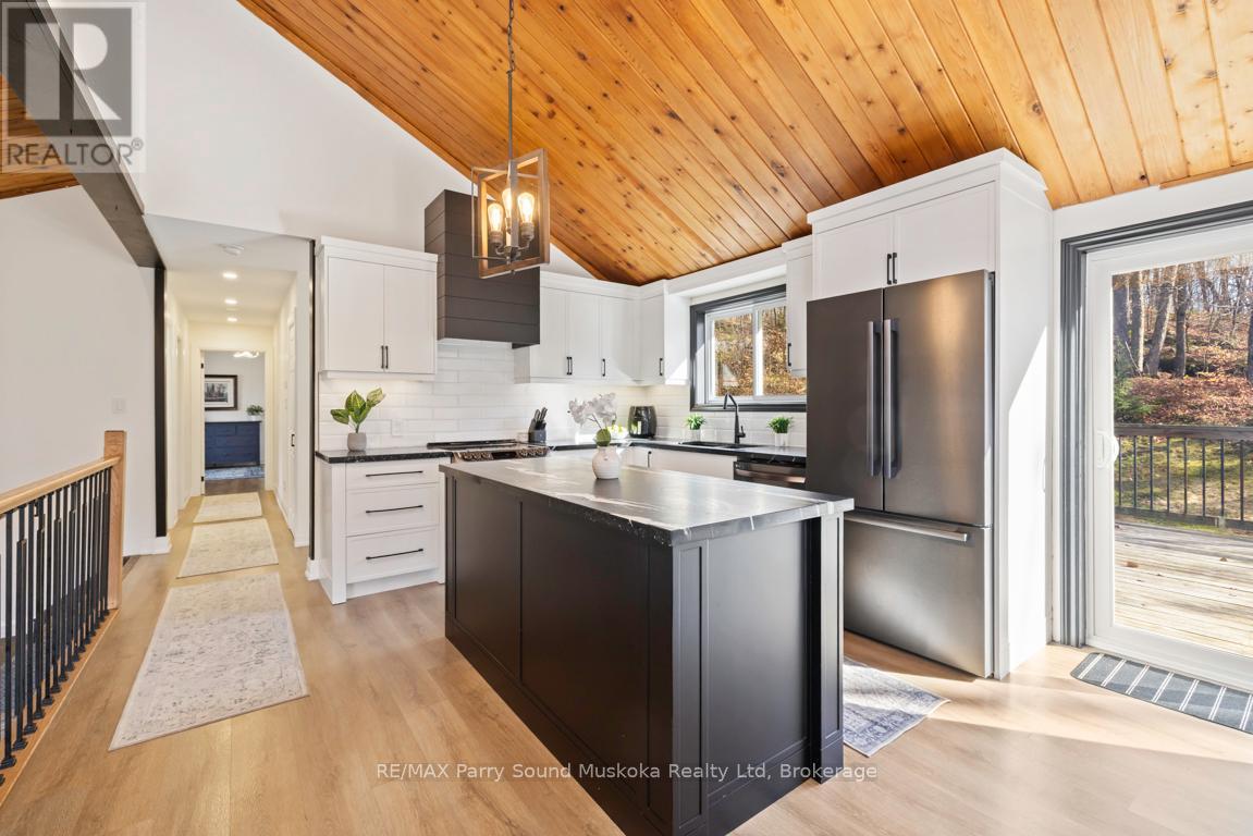 336 Clear Lake Road, Seguin, Ontario  P2A 2W8 - Photo 15 - X12516016