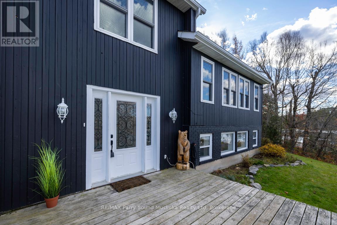 336 Clear Lake Road, Seguin, Ontario  P2A 2W8 - Photo 3 - X12516016