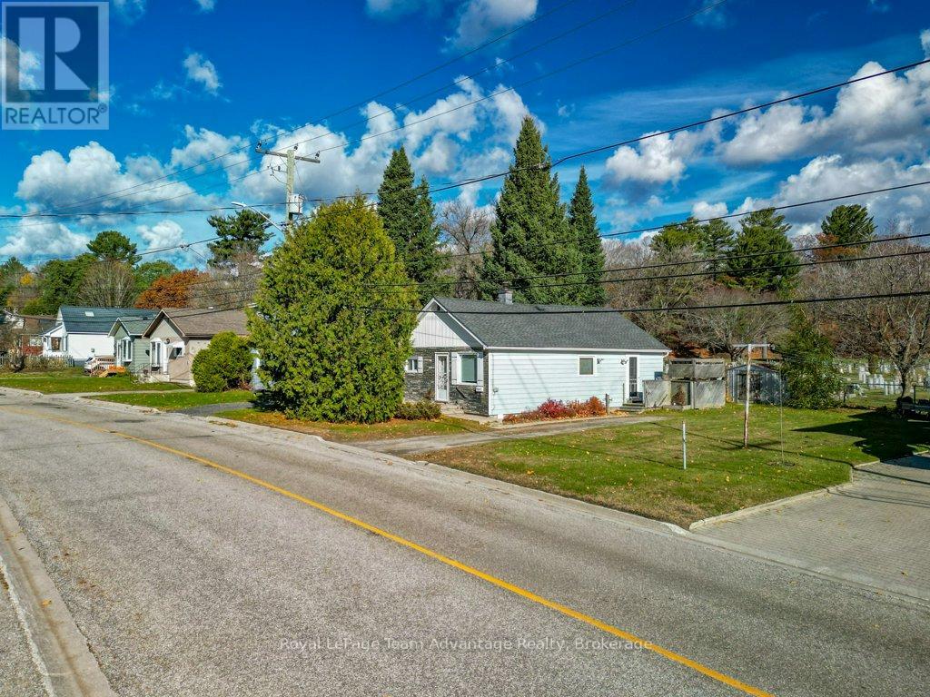 9 Hillcrest Avenue, Parry Sound, Ontario  P2A 1L5 - Photo 1 - X12518426