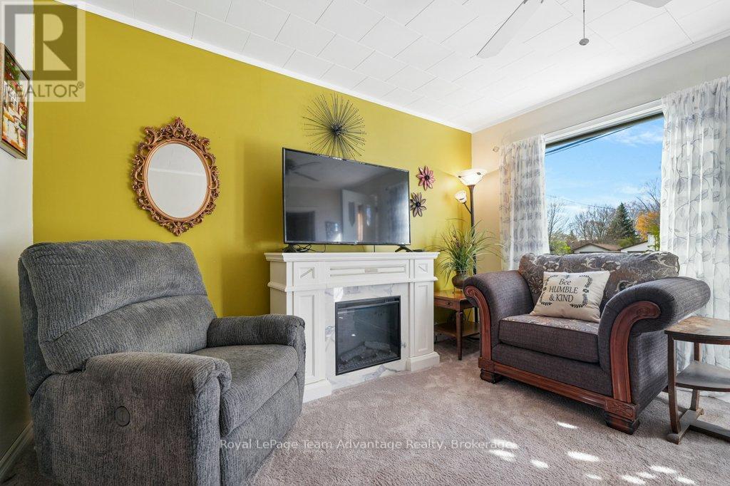 9 Hillcrest Avenue, Parry Sound, Ontario  P2A 1L5 - Photo 10 - X12518426