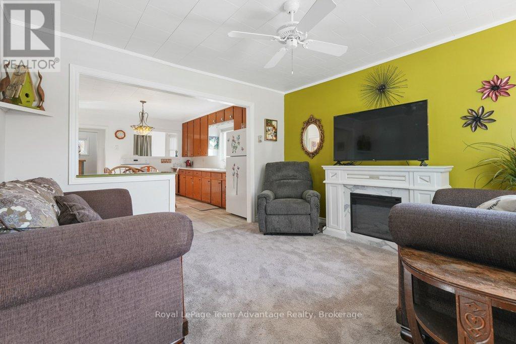 9 Hillcrest Avenue, Parry Sound, Ontario  P2A 1L5 - Photo 12 - X12518426