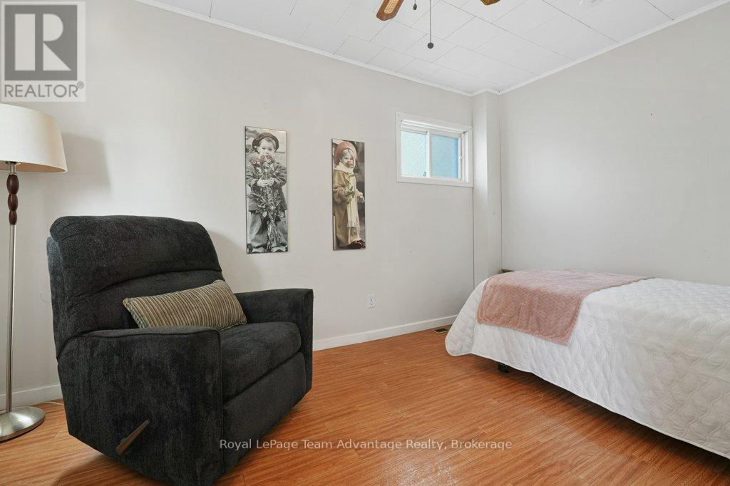 9 Hillcrest Avenue, Parry Sound, Ontario  P2A 1L5 - Photo 17 - X12518426