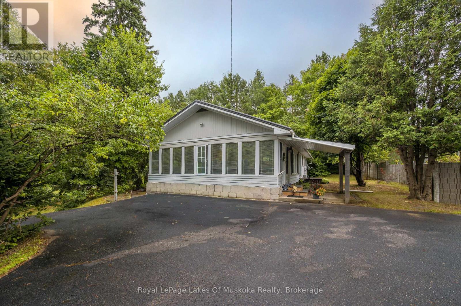 574 Ravenscliffe Road, Huntsville, Ontario  P1H 1N5 - Photo 1 - X12528762