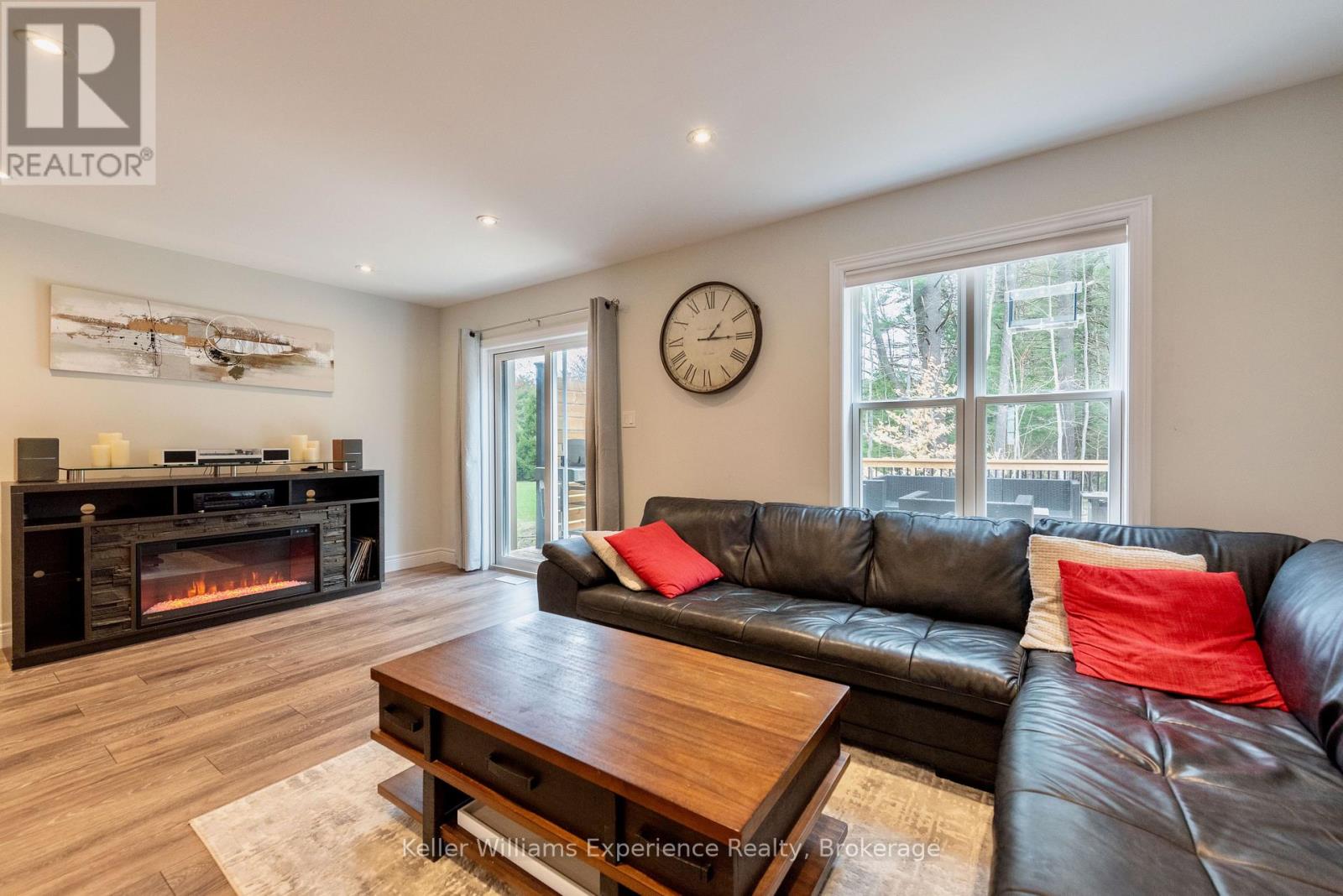 31 Nicole Park Court, Bracebridge, Ontario  P1L 0C8 - Photo 2 - X12535764