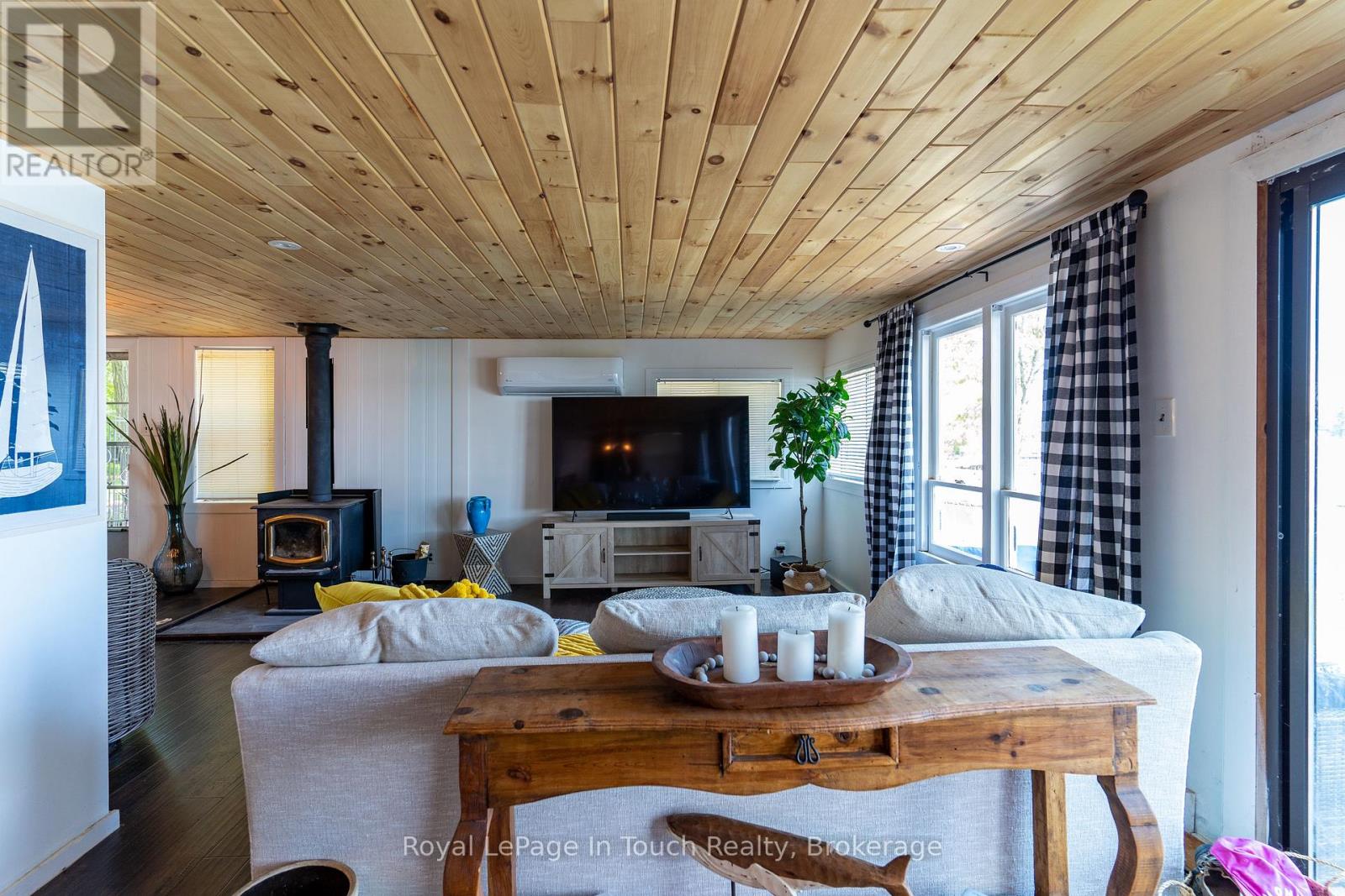 1682 Island 630, Georgian Bay, Ontario  P0E 1E0 - Photo 10 - X12537378