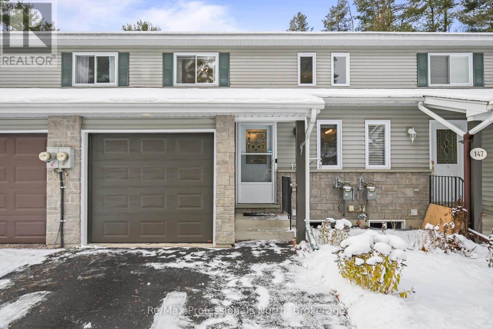151 Pine Street, Bracebridge, Ontario  P1L 2H8 - Photo 2 - X12538134
