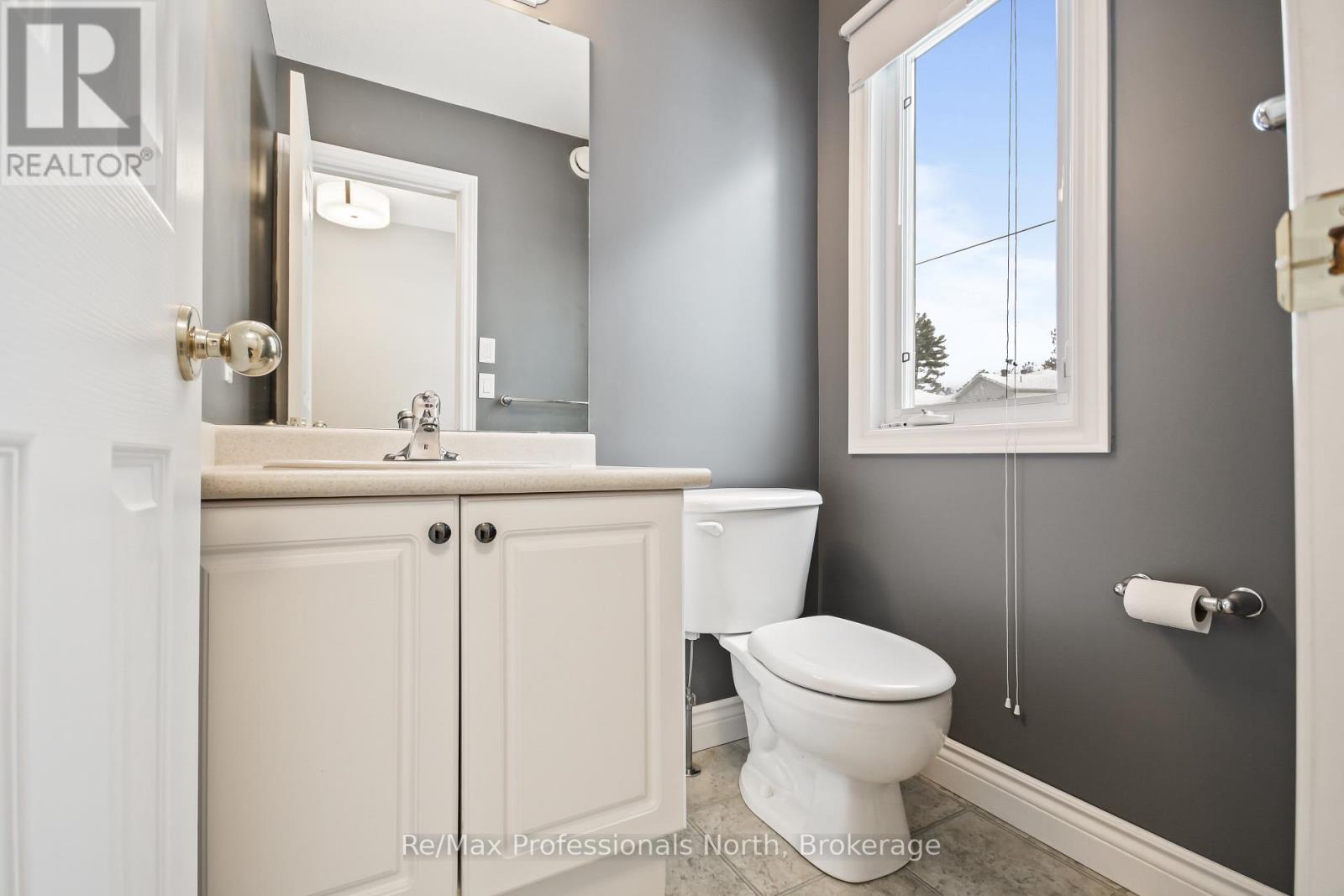 151 Pine Street, Bracebridge, Ontario  P1L 2H8 - Photo 4 - X12538134