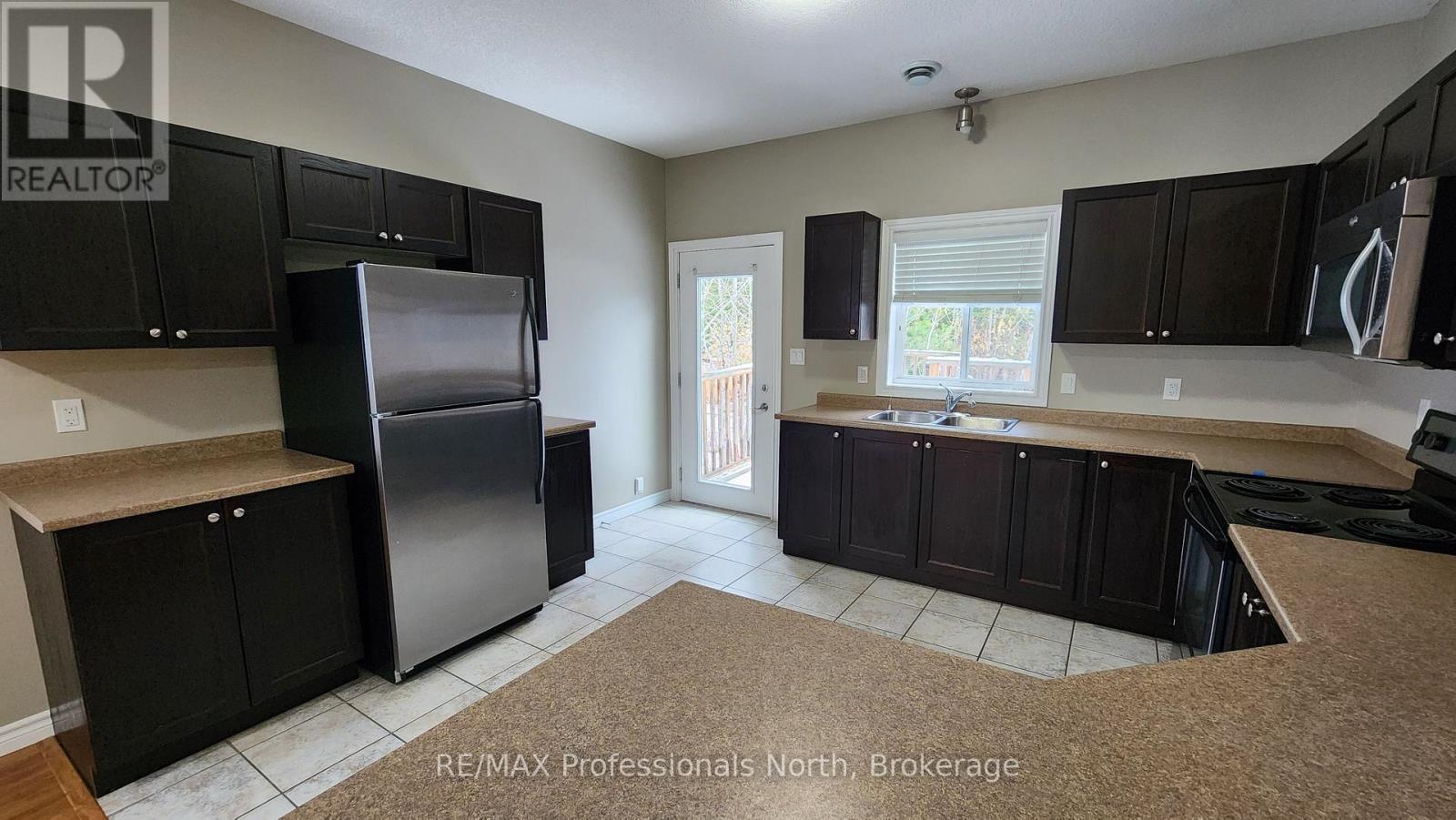 33 Goodwin Drive, Huntsville, Ontario  P1H 2R3 - Photo 24 - X12539064