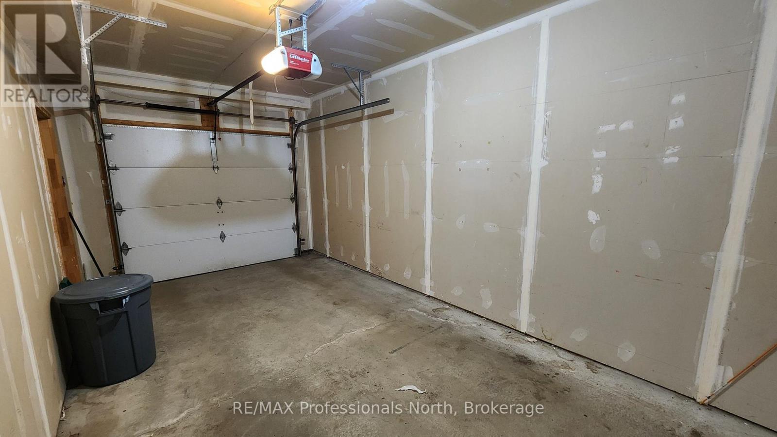 33 Goodwin Drive, Huntsville, Ontario  P1H 2R3 - Photo 9 - X12539064