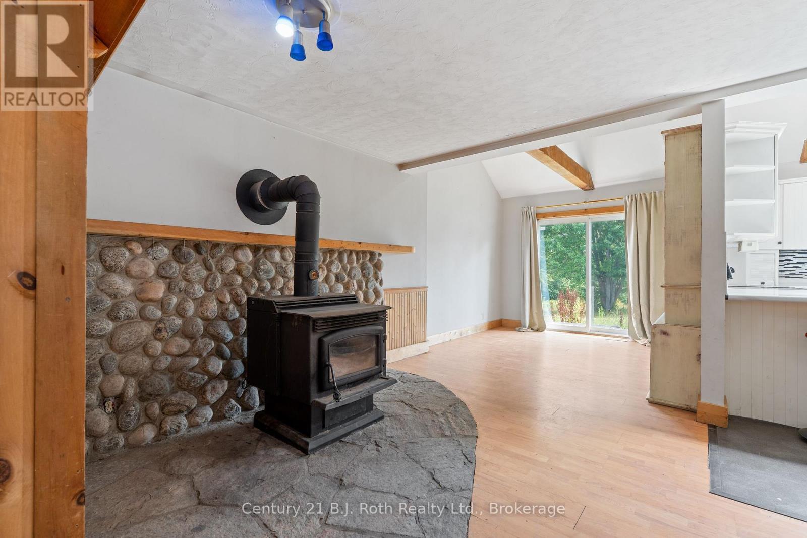 2377 Fraserburg Road, Lake Of Bays, Ontario  P1L 1X3 - Photo 12 - X12540190