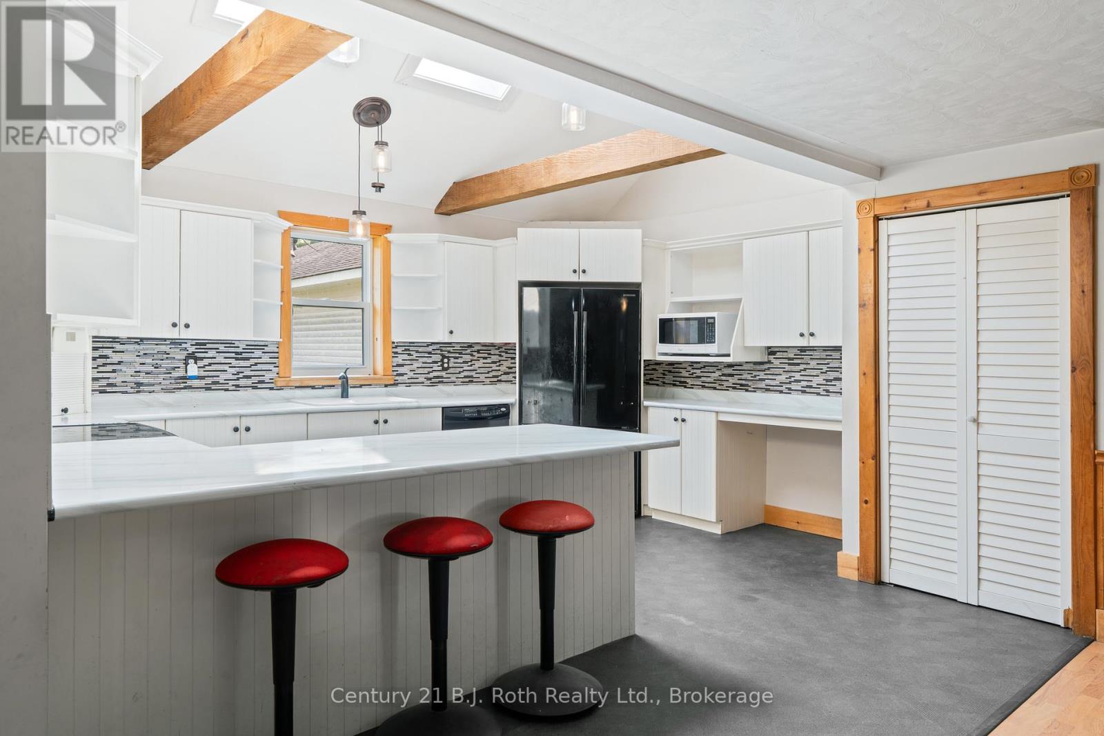 2377 Fraserburg Road, Lake Of Bays, Ontario  P1L 1X3 - Photo 15 - X12540190