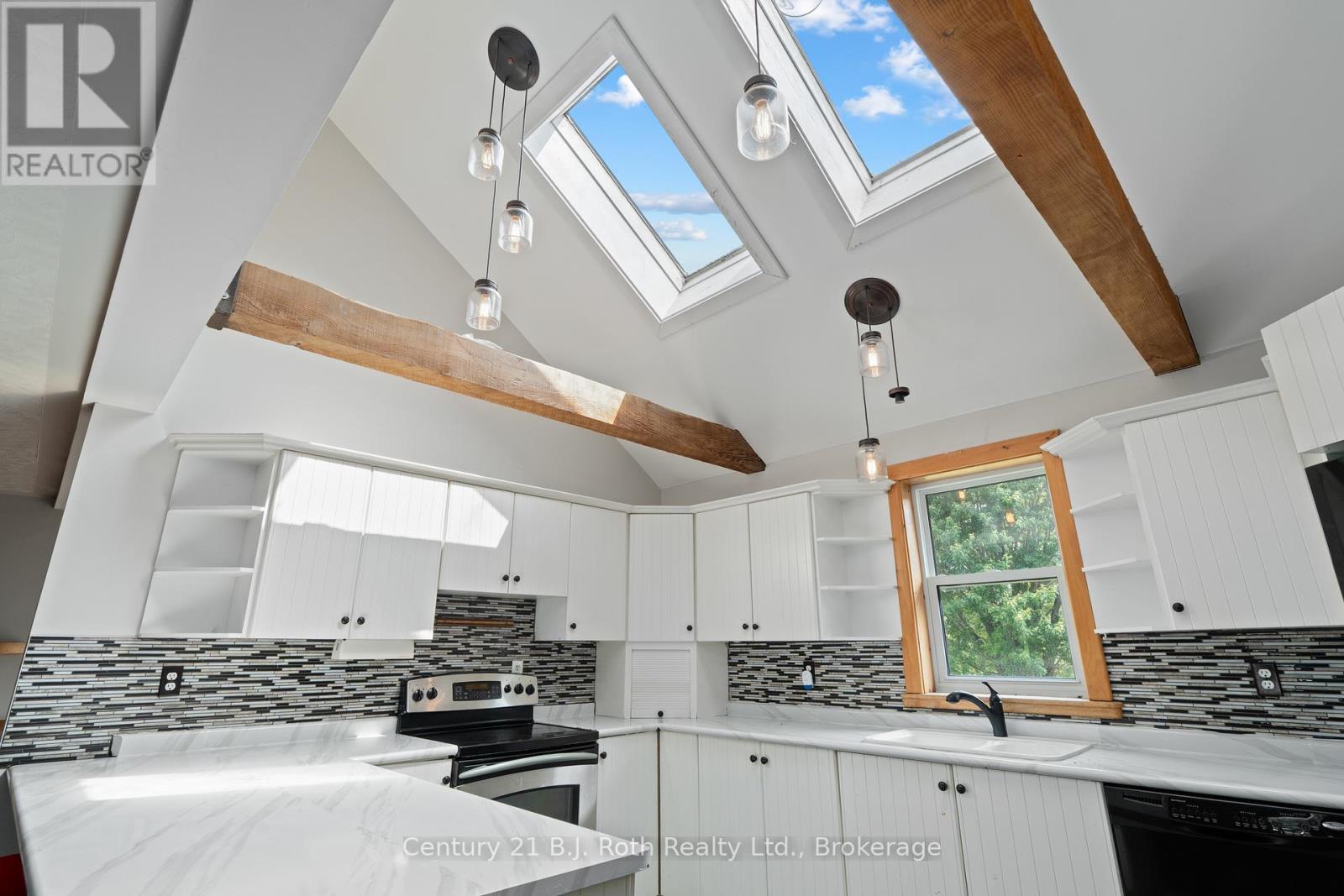 2377 Fraserburg Road, Lake Of Bays, Ontario  P1L 1X3 - Photo 16 - X12540190