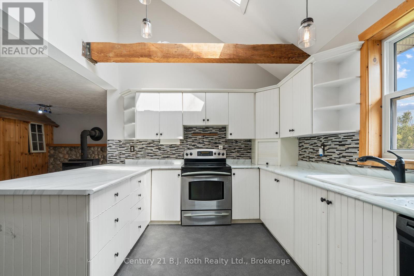 2377 Fraserburg Road, Lake Of Bays, Ontario  P1L 1X3 - Photo 17 - X12540190