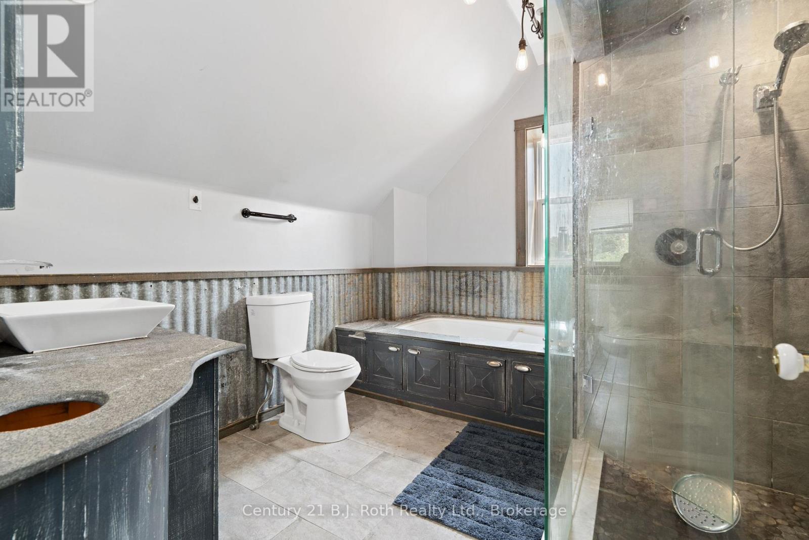 2377 Fraserburg Road, Lake Of Bays, Ontario  P1L 1X3 - Photo 32 - X12540190