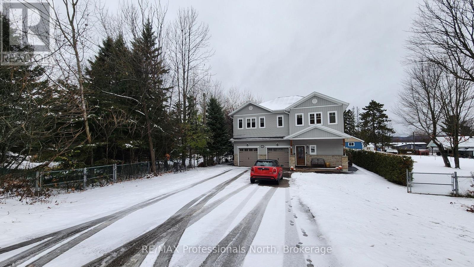 5 Greaves Avenue, Huntsville, Ontario  P1H 1V2 - Photo 2 - X12541182