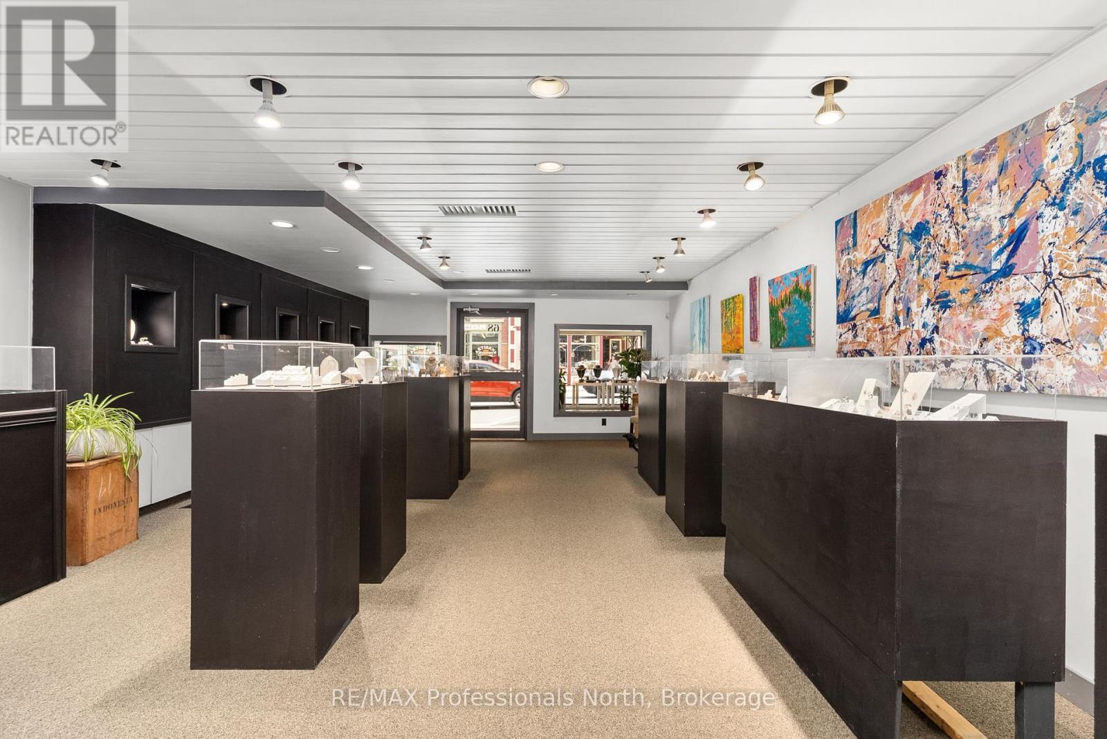 68 Main Street E, Huntsville, Ontario  P1H 2C7 - Photo 5 - X12541516