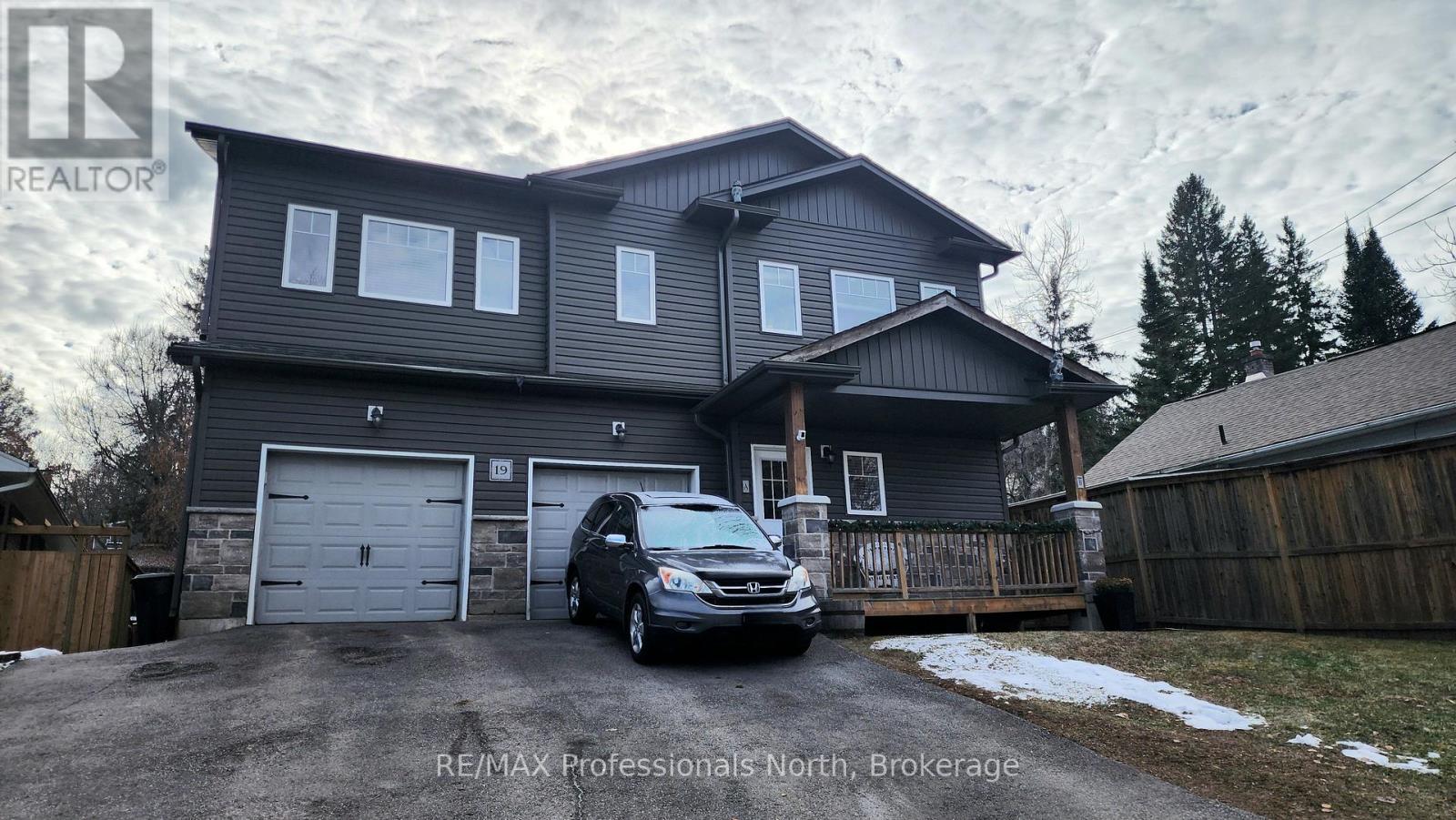 19 Duncan Street E, Huntsville, Ontario  P1H 1P6 - Photo 1 - X12542208